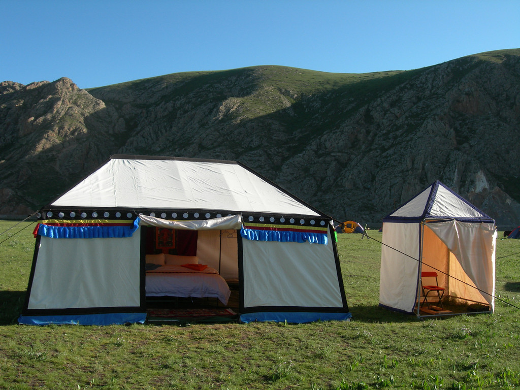 AsiaTravel Offers Tents to Qinghai Earthquake Victims