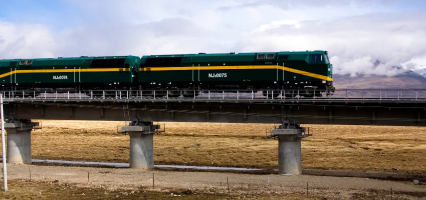 The Qinghai-Tibet Railway: China&#8217;s Road Through the Sky